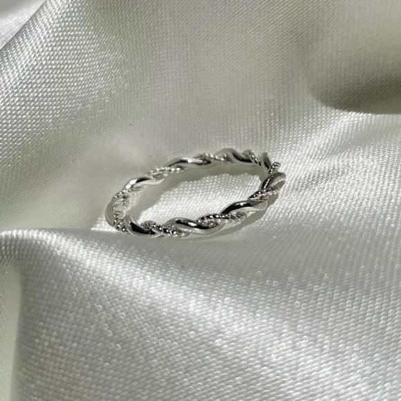 Twist 925 Sterling Silver Ring - Picture 1 of 6